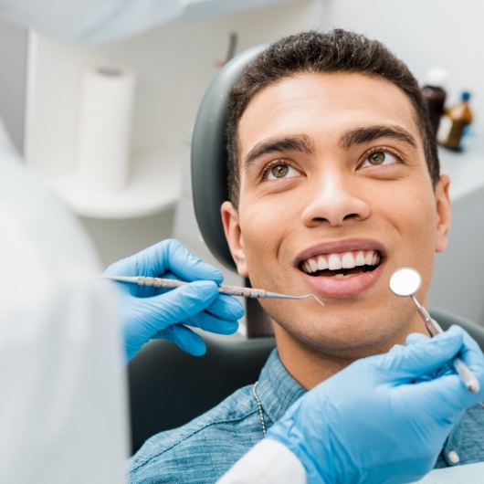 malle patient smiling up at dentist