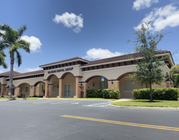 Front exterior of Iglesias Dental Group