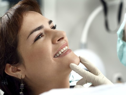 Coral Springs dentist performing scaling