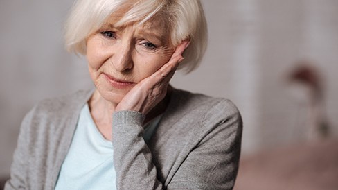 Dental implants can fail due to injury or peri-implantitis