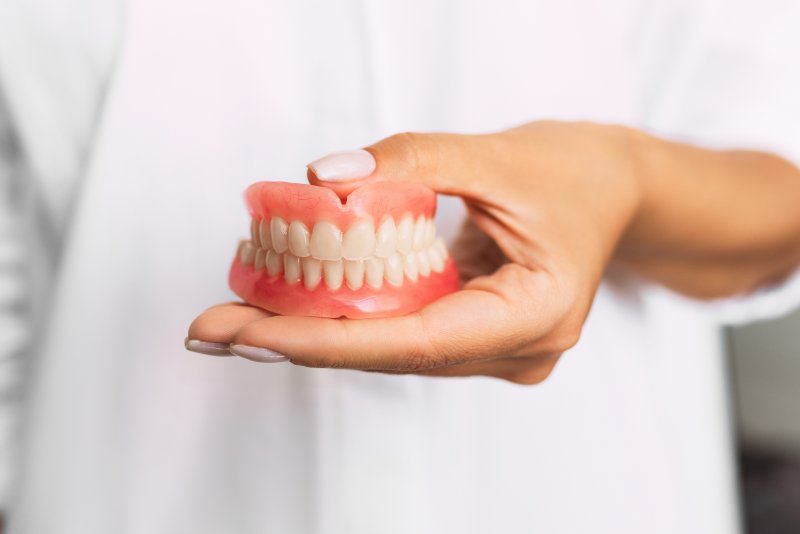 https://www.dentistrycoralsprings.com/blog/wp-content/uploads/Dentures__1595978667_82422.jpg