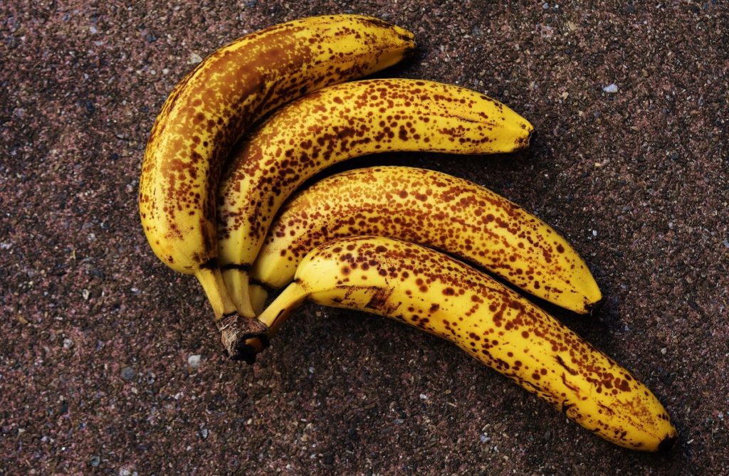 bunch of banana laying in the dirt