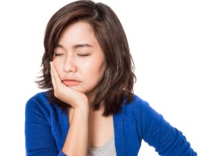 women with dental pain